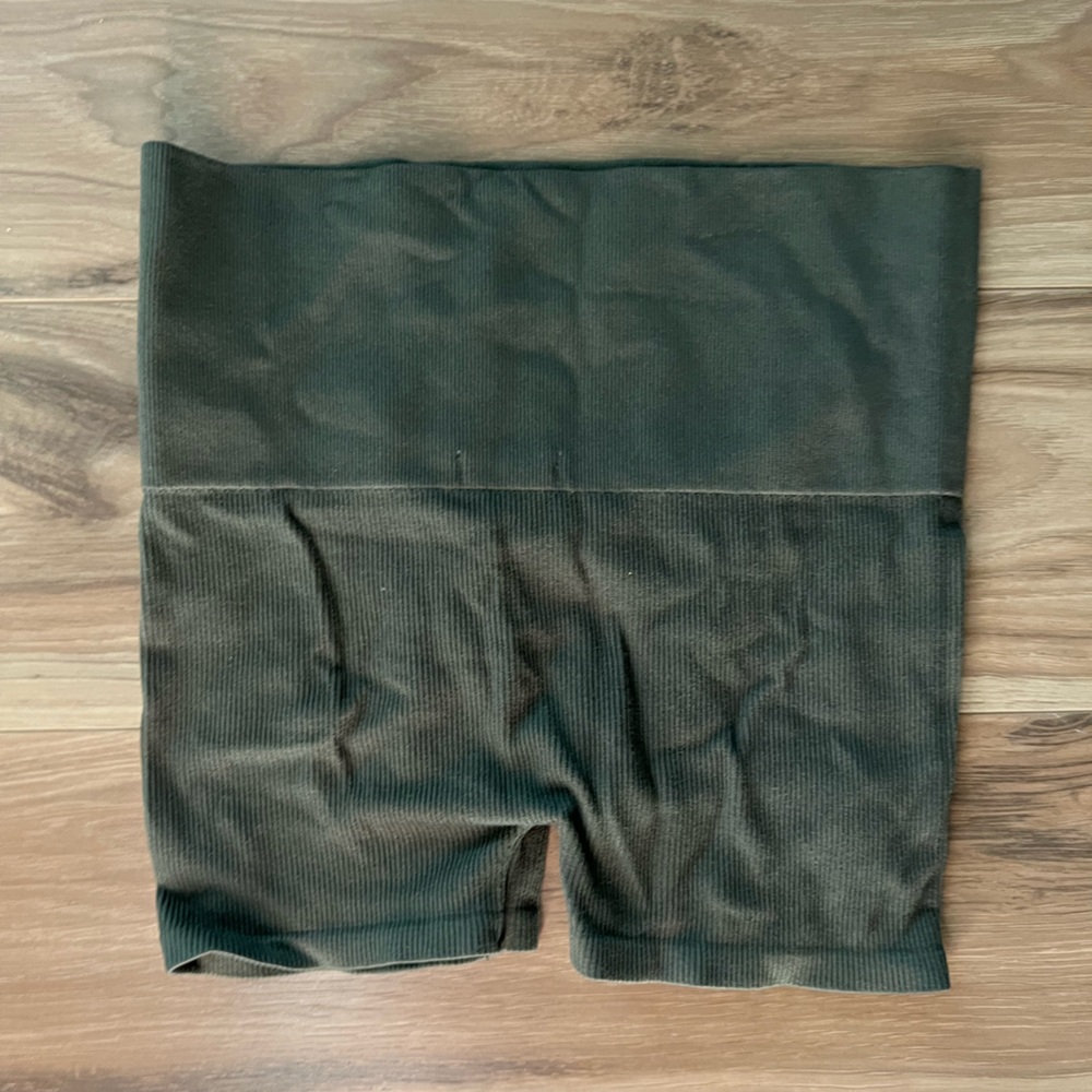 Bozzolo Olive Ribbed Biker Short - Picture 4 of 4